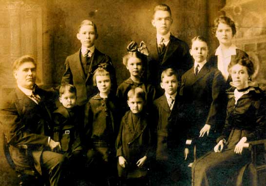 Henry Family portrait 1913